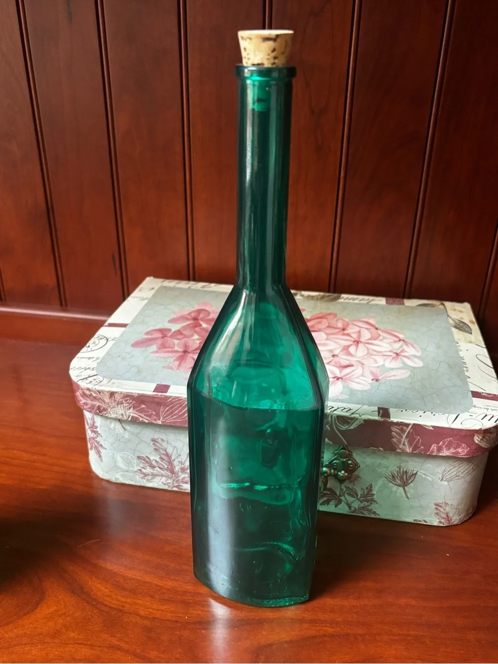 English Georgian green blown glass bottle-shape decanters set of 3